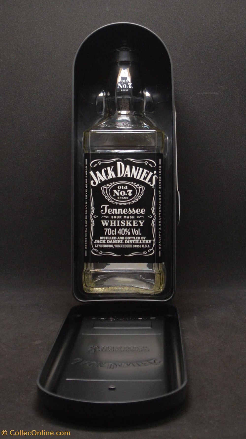 art de la table argenterie bistrot alimentation bouteilles jack danies metal box 05