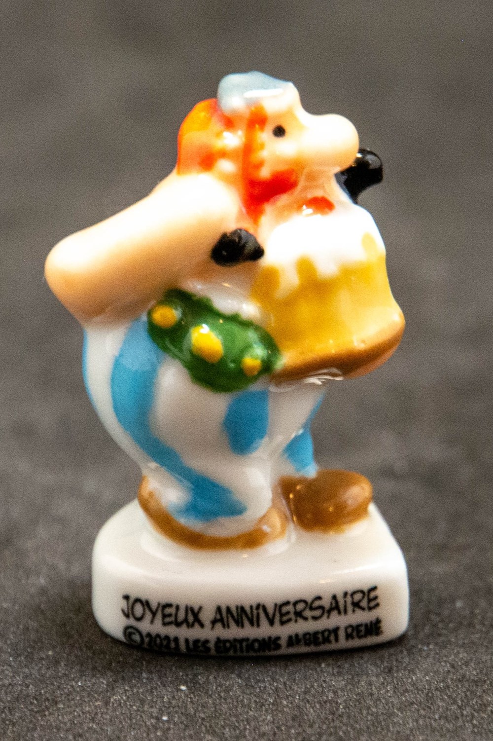2021 - Série "Joyeux anniversaire Astérix" - Obélix divers feves 2021 serie joyeux anniversaire asterix obelix