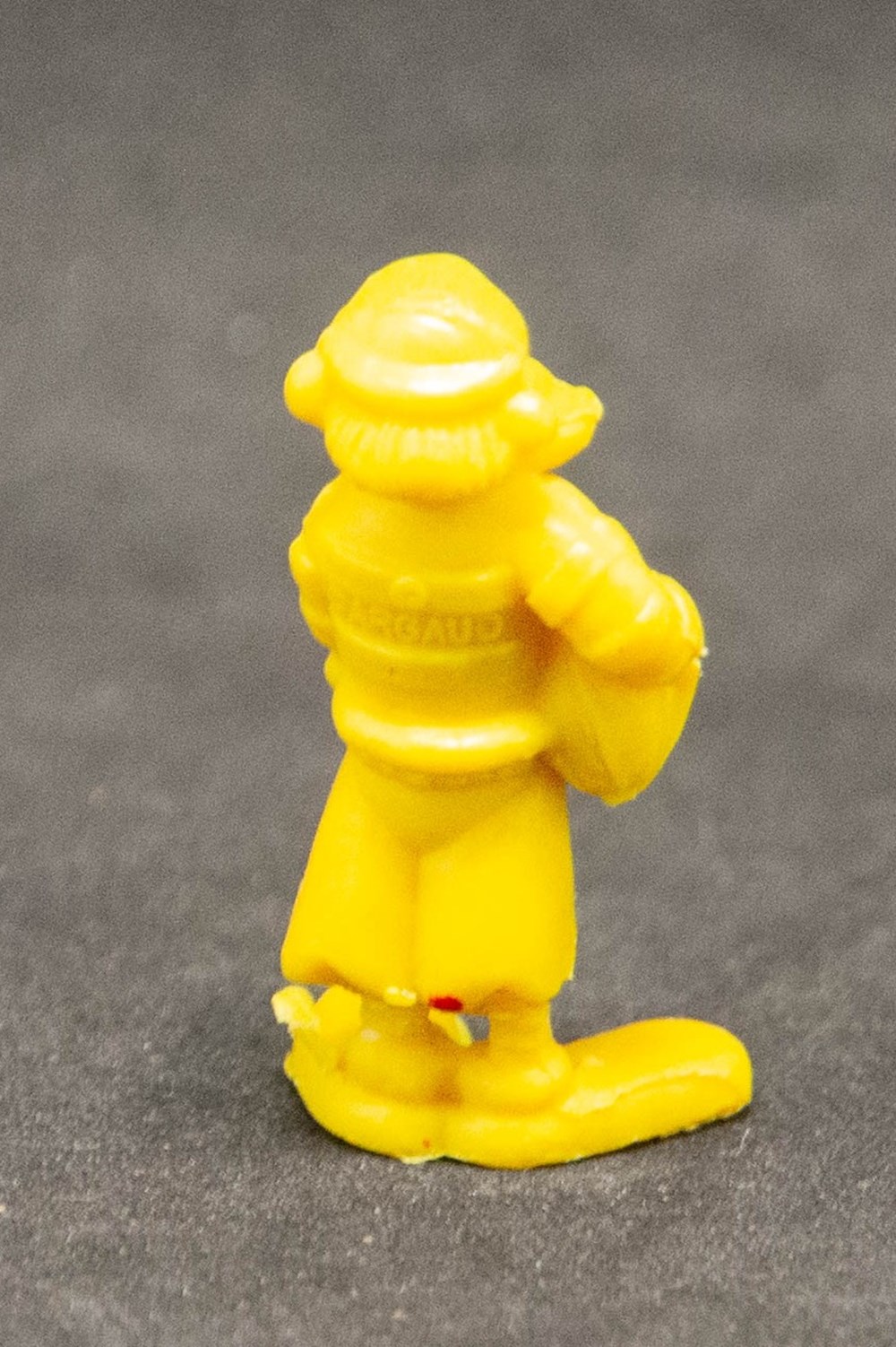 figurines bonbons dupont isigny 1969 15 jaune ipourax