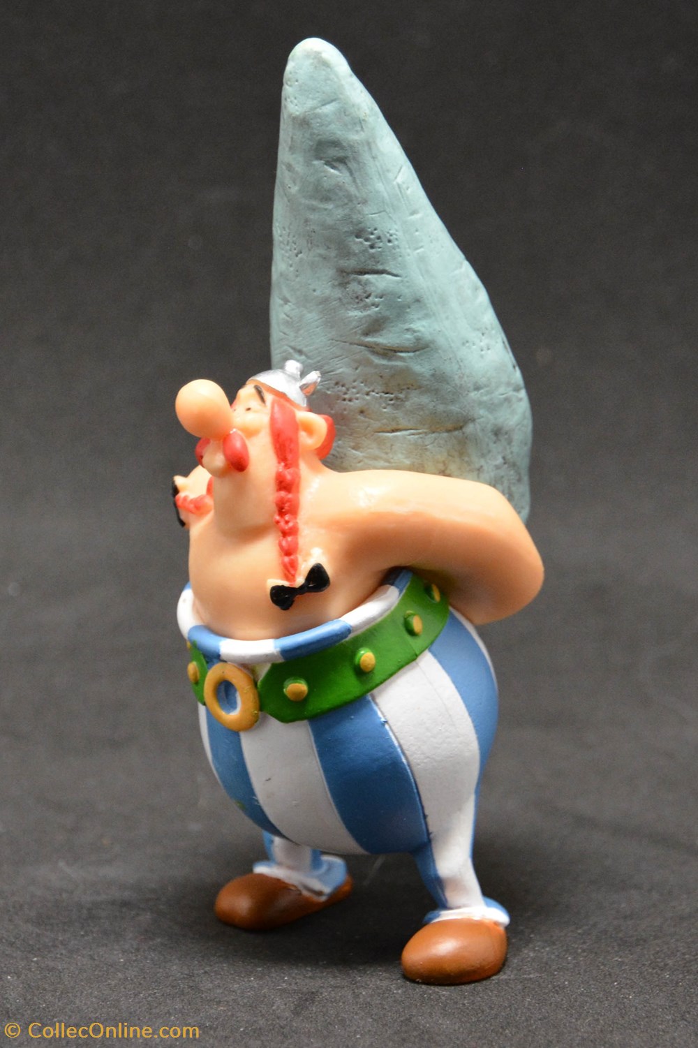 figurines plastoy 2002 10 cm obelix portant un menhir