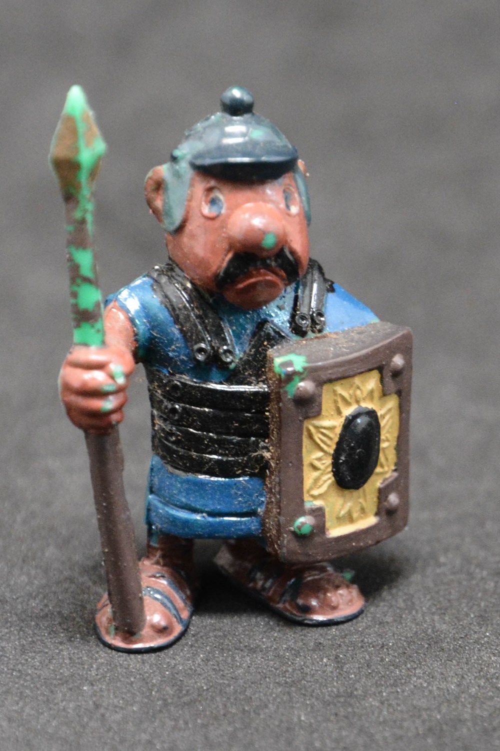 Lessive Lever - 1974 - 15 - Vert - Légionnaire triste avec pilum (repeint) figurines lessive lever 1974 15 vert legionnaire triste avec pilum repeint