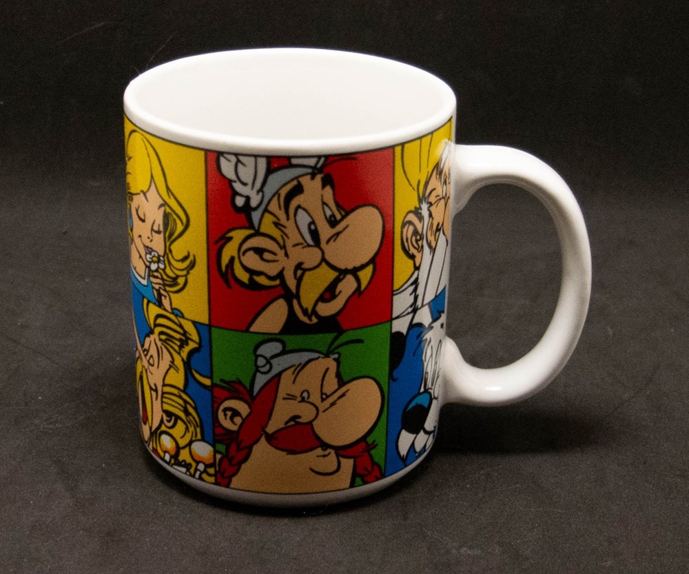 Mug - Parc Astérix - 1998- Astérix et ses amis art de la table argenterie service the cafe tasses mugs mug parc asterix 1998 asterix et ses amis