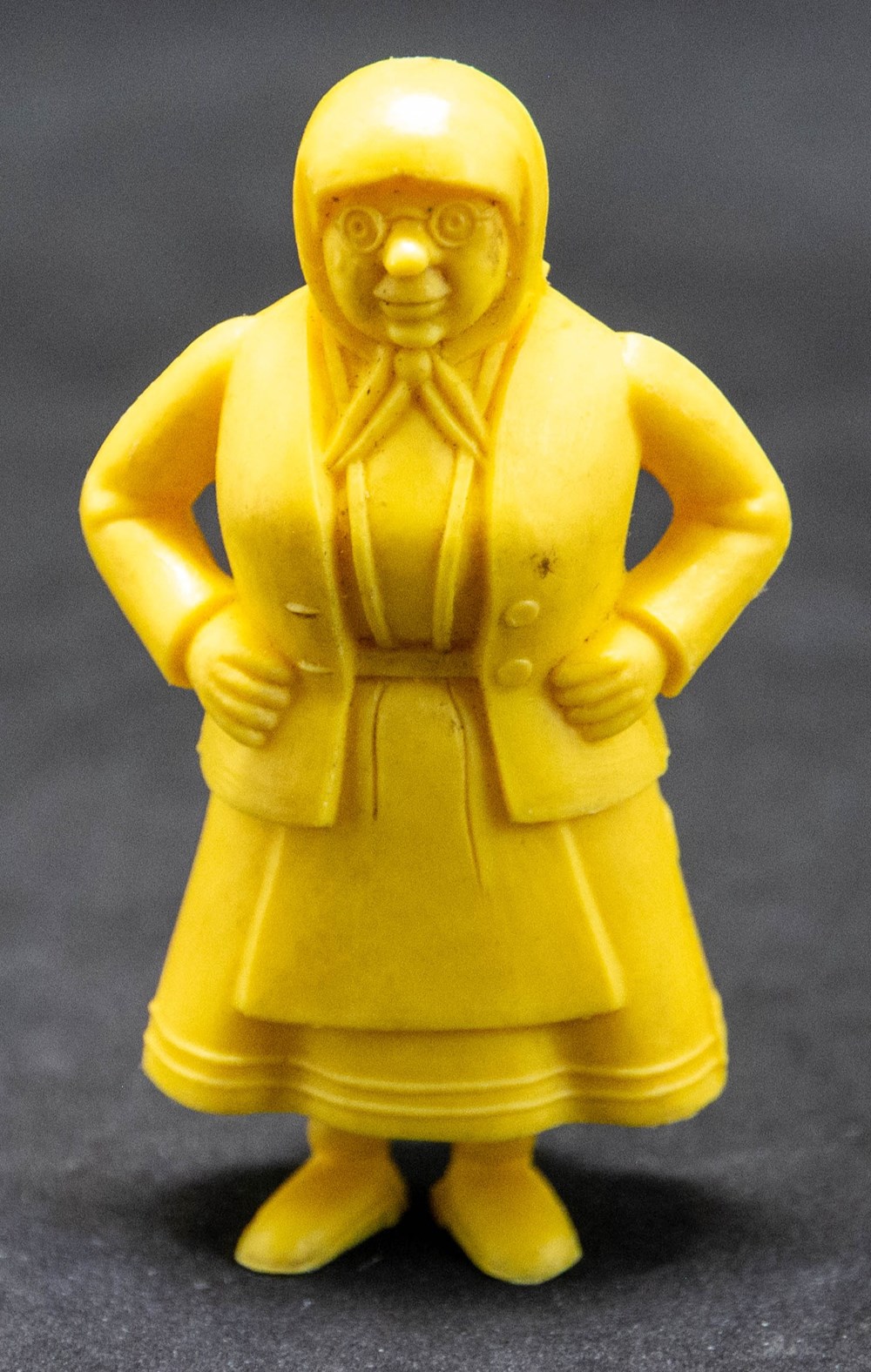 Belvision - 1973 - Madame Vlek - Jaune figurines belvision 1973 madame vlek jaune