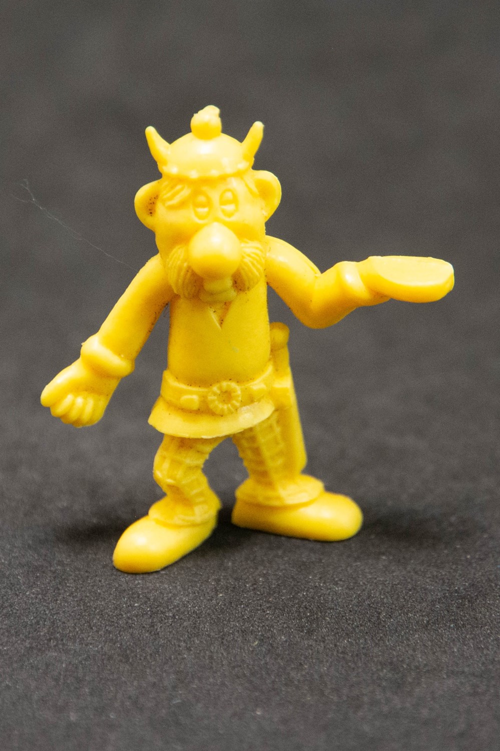 figurines lessive lever 1974 10 jaune porteur de pavois