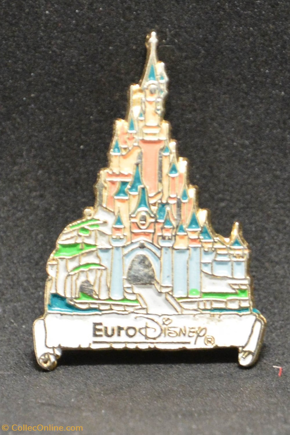 divers pin badges eurodisney 01