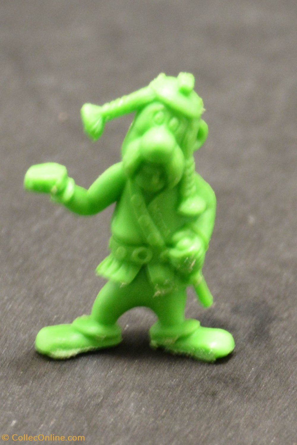figurines comansi 1984 13 vert porteur de pavois manque ails