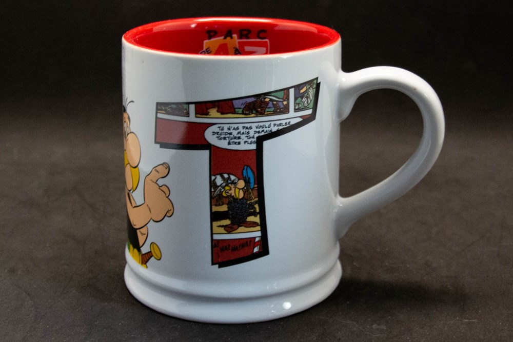 Mug - Parc Astérix - 2011 - Obélix "T" art de la table argenterie service the cafe tasses mugs mug parc asterix 2011 obelix t