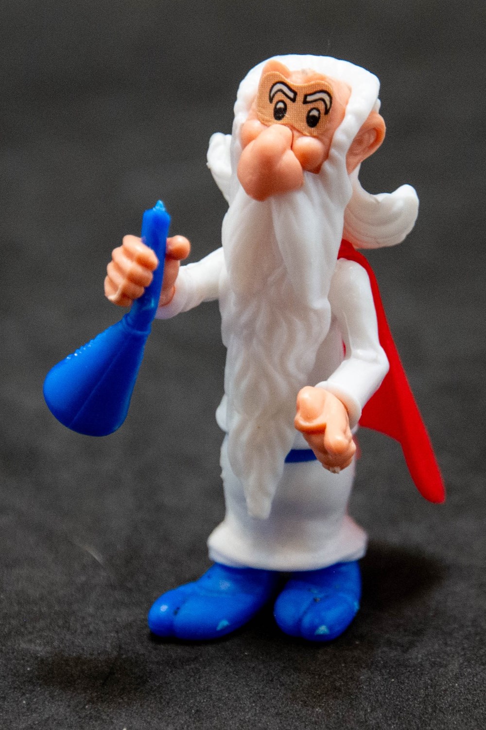 figurines serie 01 asterix et obelix 1990 11 panoramix avec bouteille