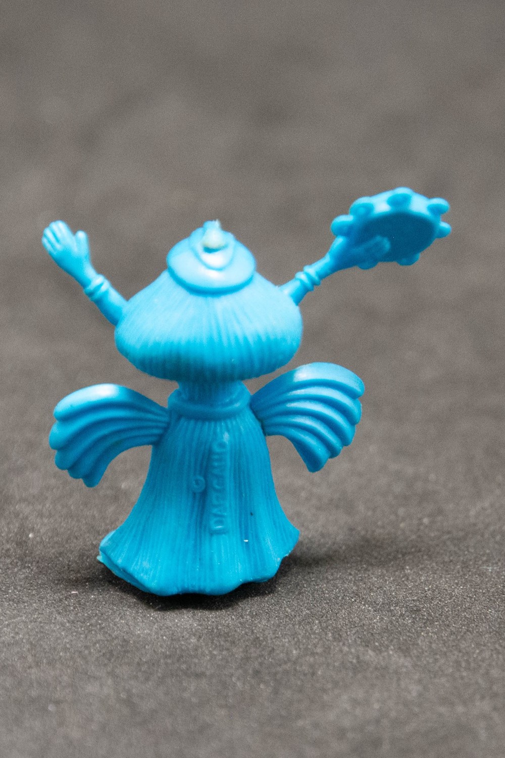 Bonbons Dupont d'Isigny - 1969 - 39 - Bleu - Danseuse égyptienne bras écartés figurines bonbons dupont isigny 1969 39 bleu danseuse egyptienne bras ecartes