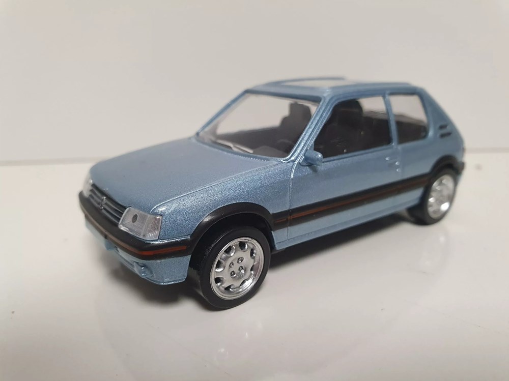 PEUGEOT 205 GTI bleu Topaze 1986 modeles reduits voitures peugeot 205 gti bleu topaze 1986
