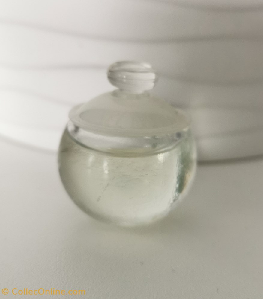 Cacharel-Noa-edp 7 ml parfums beaute miniatures cacharel noa edp 7 ml