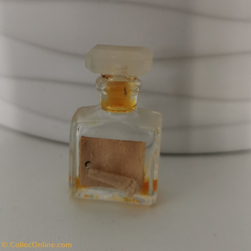 Chanel-numéro 19- p 1.5 ml parfums beaute chanel numero 19 p 1 5 ml