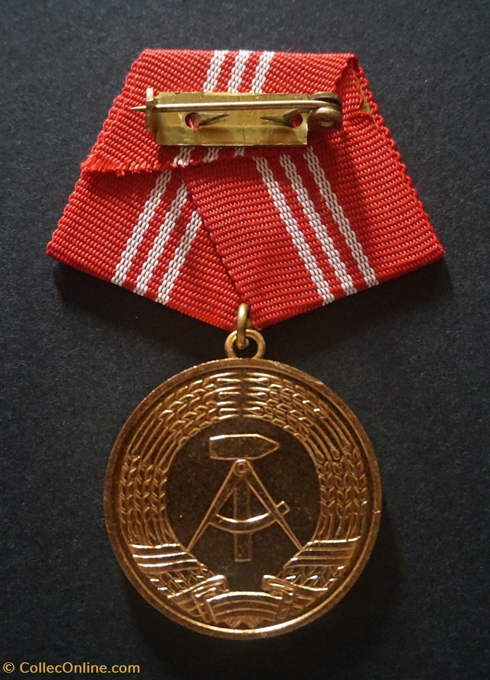 Médaille pour services loyaux dans les groupes combattants de la classe ouvrière medailles medaille pour services loyaux dans les groupes combattants de la classe ouvriere