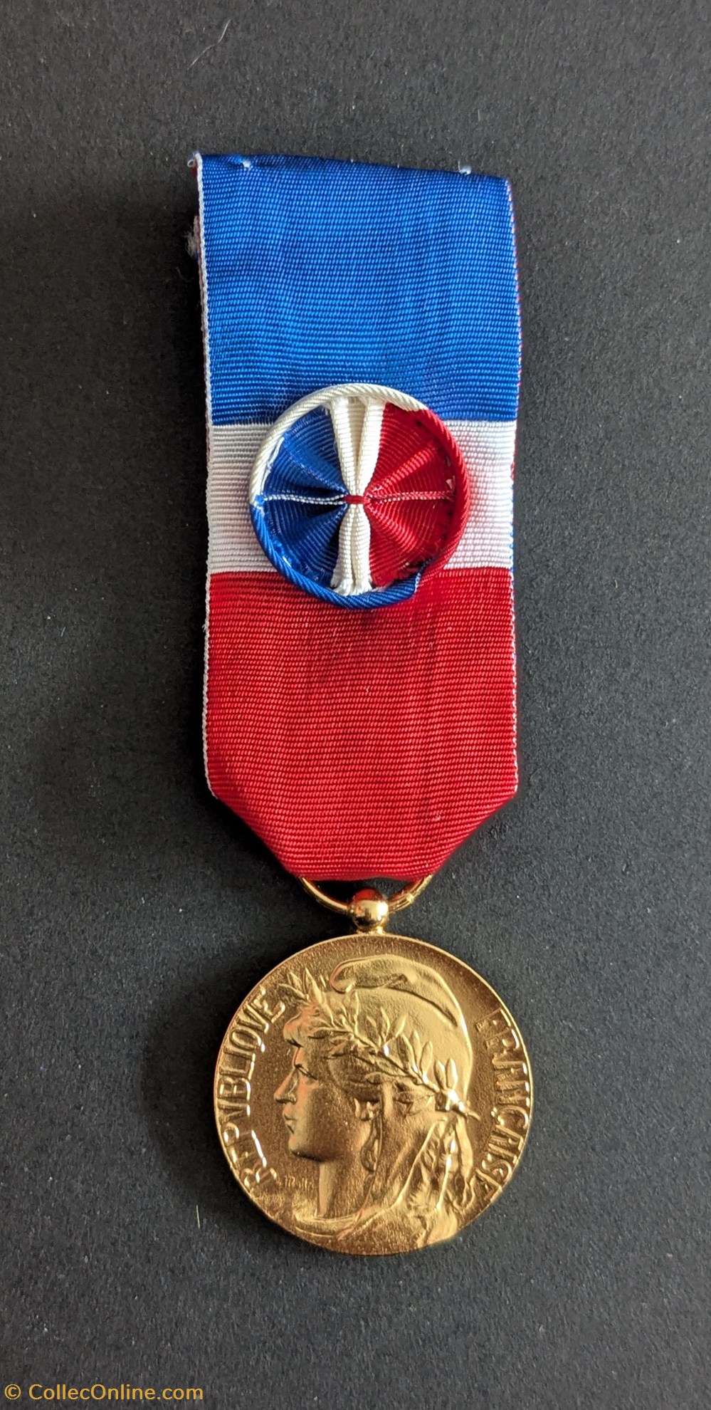 N° 3 V - HONNEUR TRAVAIL (modèle Mattei) medailles france n 3 v honneur travail modele mattei
