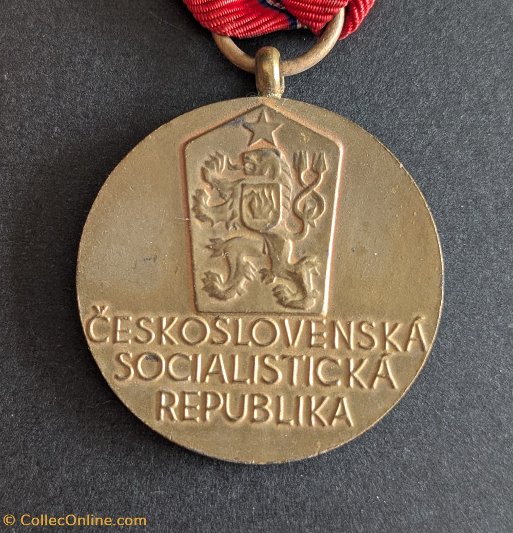 Médaille commémorative du 20ème anniversaire du soulèvement national slovaque medailles republique tcheque medaille commemorative du 20eme anniversaire du soulevement national slovaque