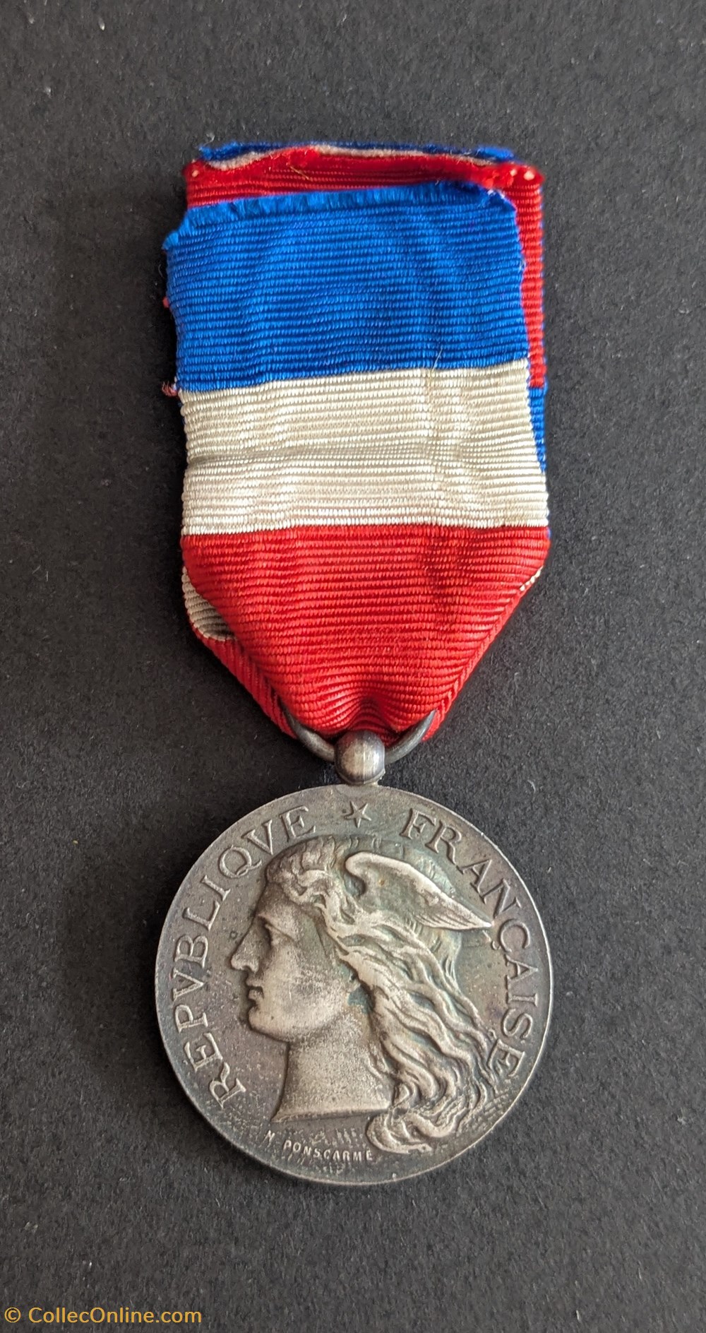 AGD 1 - Médaille d'Honneur du travail du ministère de la Guerre - argent medailles france agd 1 medaille honneur du travail du ministere de la guerre argent