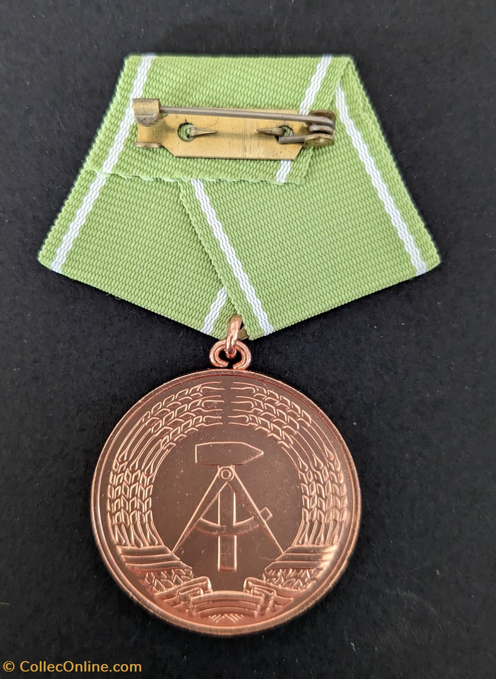 Médaille pour réalisations distinguées dans les forces armées du ministère de l'Intérieur medailles allemagne medaille pour realisations distinguees dans les forces armees du ministere de interieur