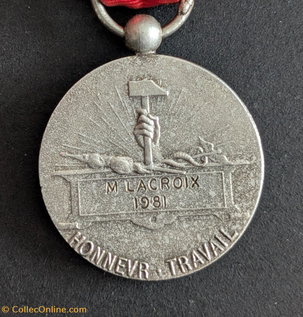 N° 3 A - HONNEUR TRAVAIL (modèle Mattei) medailles france n 3 a honneur travail modele mattei