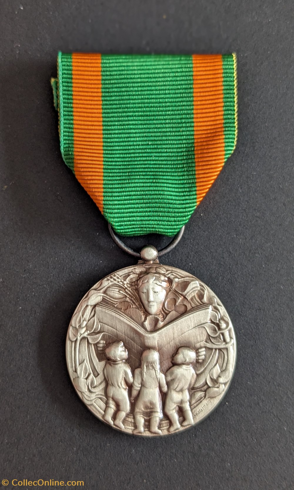 medailles div medaille du centre pour l education des adultes