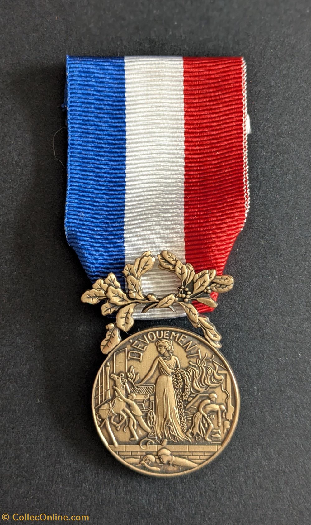 Médaille d'Honneur pour acte de courage et de dévouement medailles france medaille honneur pour acte de courage et de devouement
