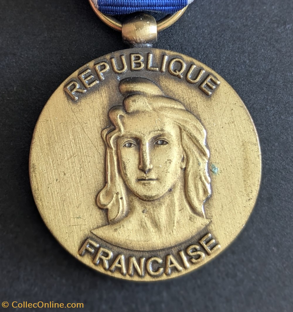 medailles france medaille de la protection militaire du territoire trident