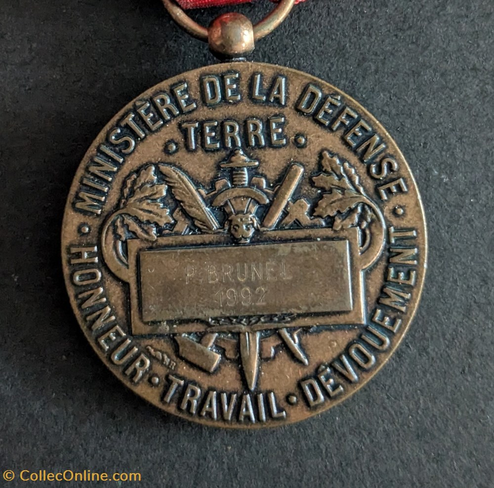 AGD - Médaille d'Honneur du personnel civil du Ministère de la Défense - Terre (N°2) medailles france agd medaille honneur du personnel civil du ministere de la defense terre n 2