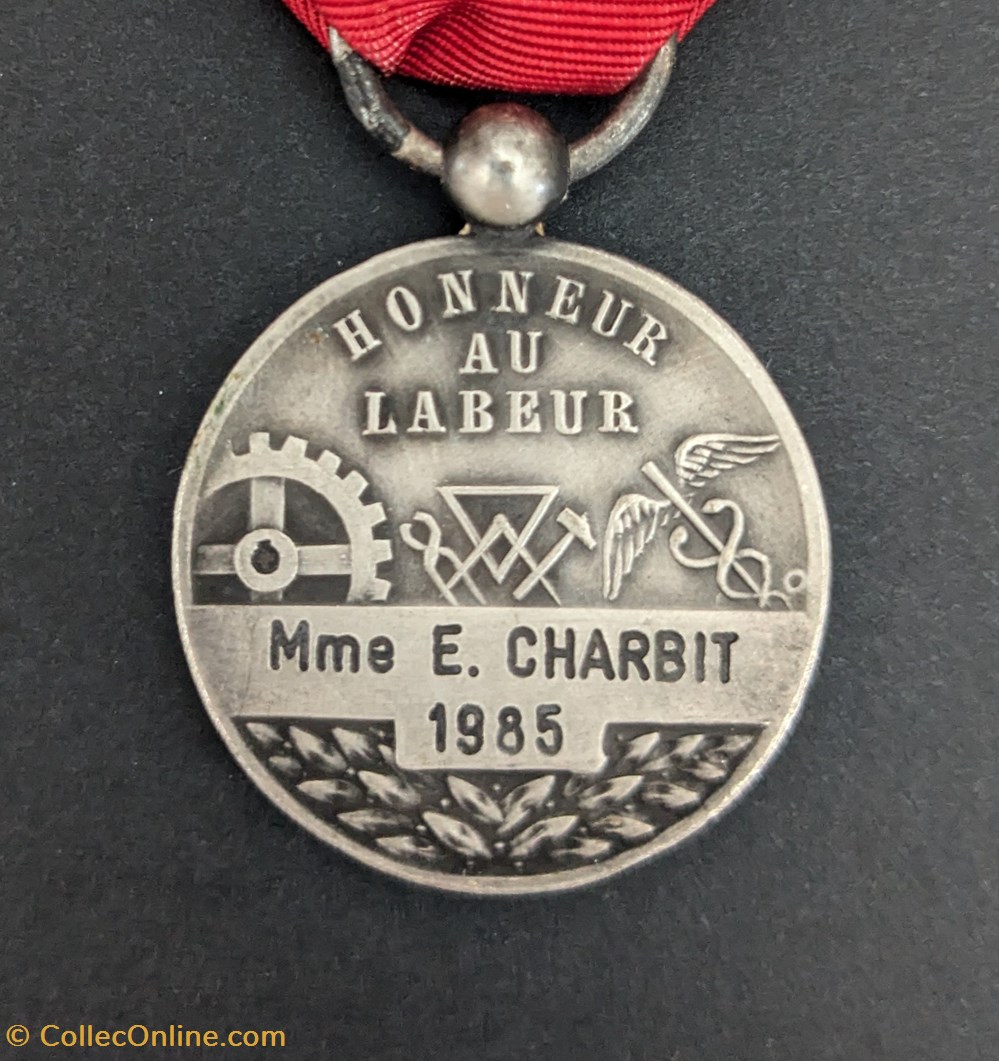 medailles france n 12 a honneur au labeur