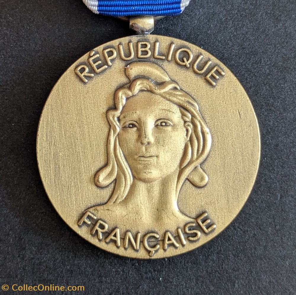 Médaille de la Protection Militaire du Territoire - JUPITER 2 medailles medaille de la protection militaire du territoire jupiter