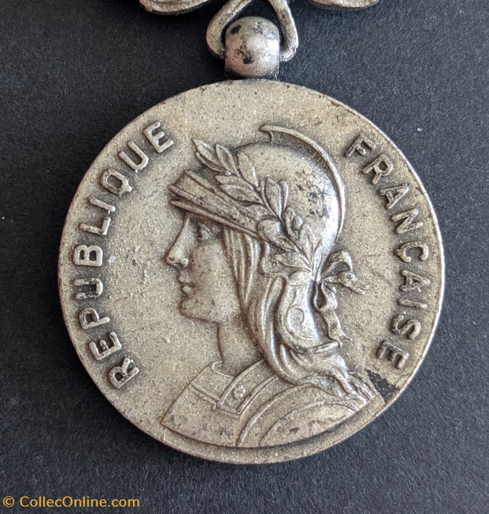 Médaille d'Outre-Mer - TCHAD 2 medailles medaille outre mer tchad