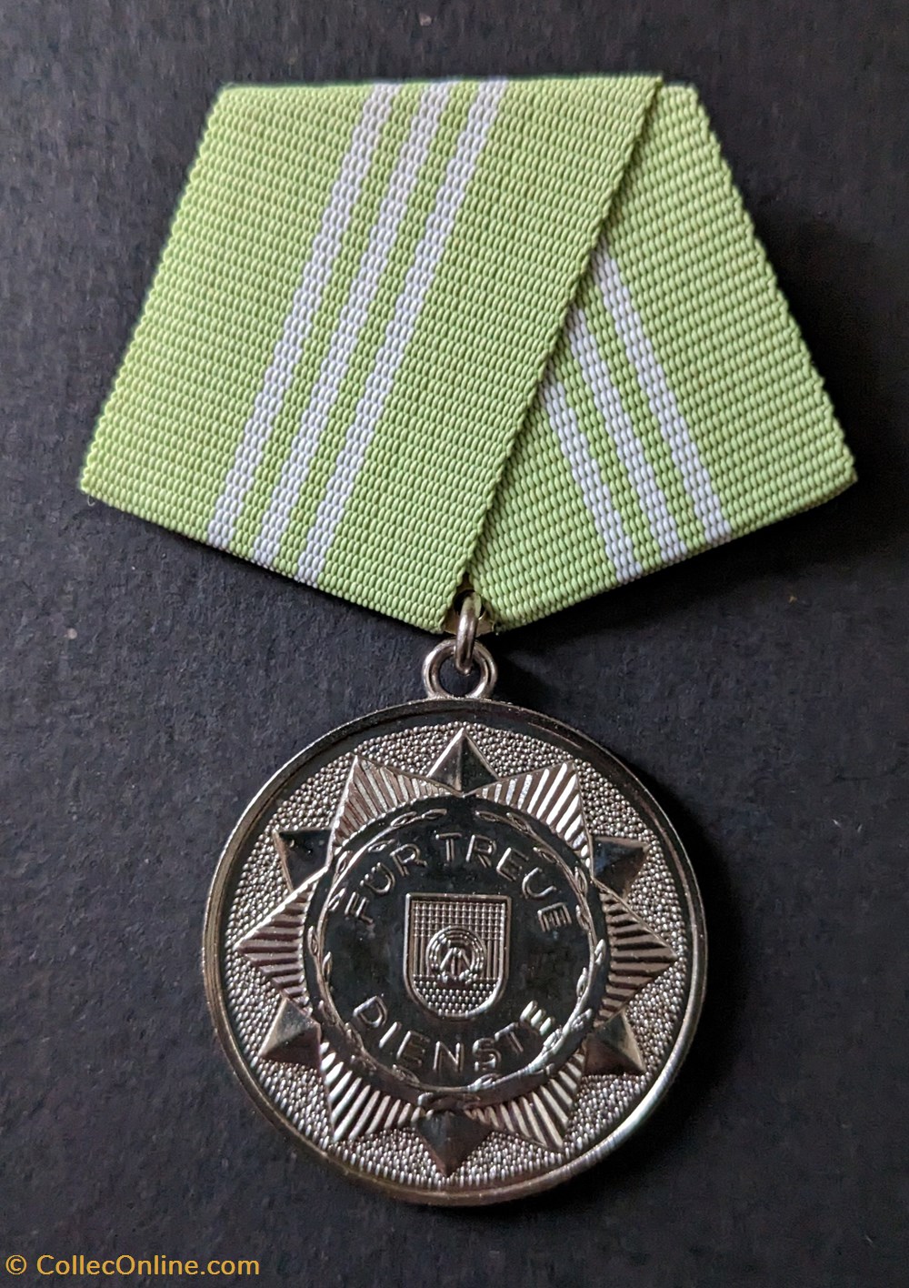 Médaille du service fidèle dans les organes armés du Ministère de l'Intérieur medailles medaille du service fidele dans les organes armes du ministere de interieur