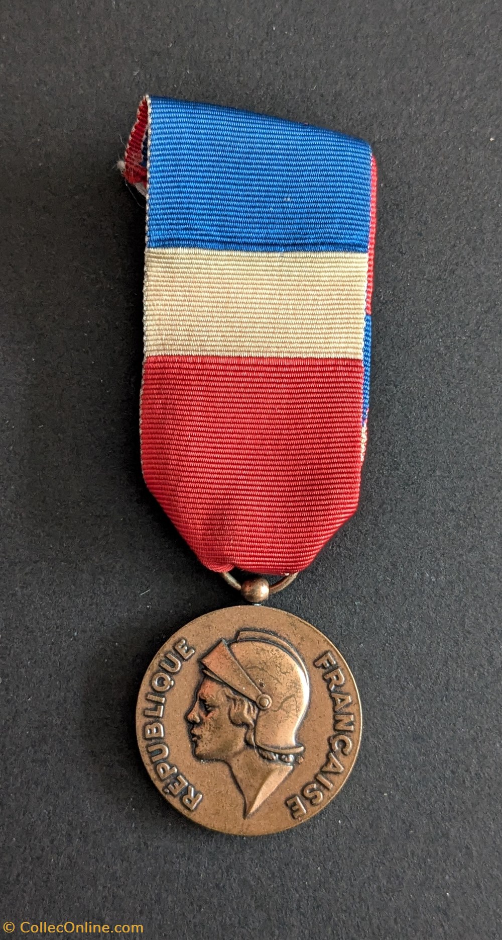 AGD - Médaille d'Honneur du personnel civil du Ministère de la Défense - Terre (N°2) medailles france agd medaille honneur du personnel civil du ministere de la defense terre n 2