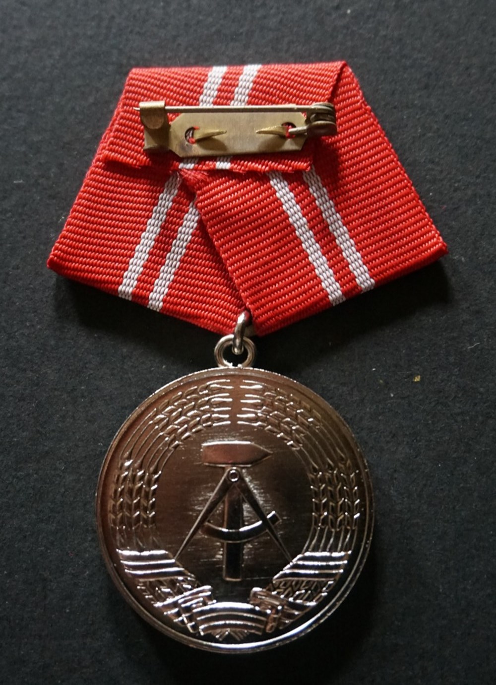 Médaille pour services loyaux dans les groupes combattants de la classe ouvrière medailles medaille pour services loyaux dans les groupes combattants de la classe ouvriere