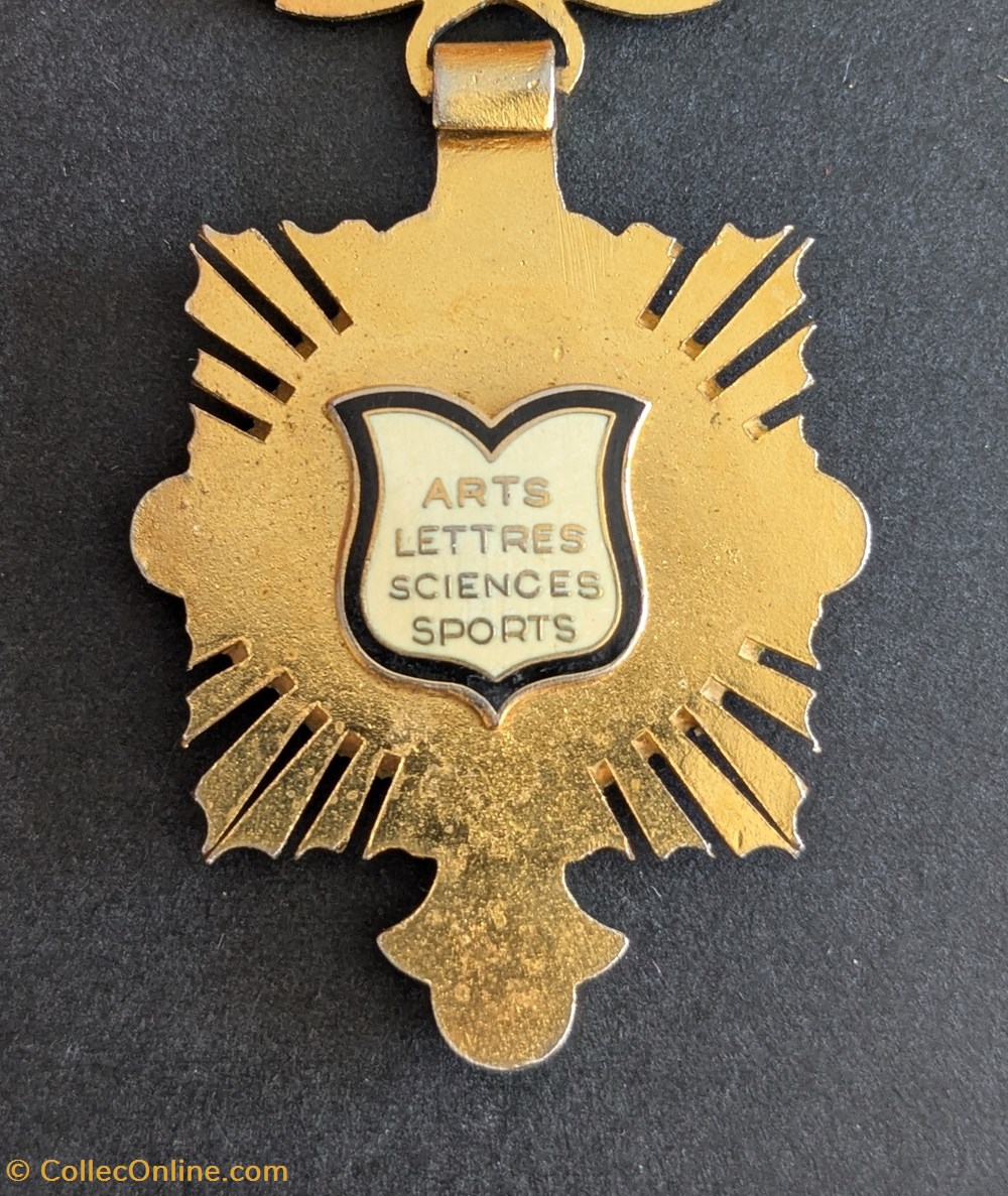Médaille d'honneur du mérite et dévouement français medailles medaille honneur du merite et devouement francais
