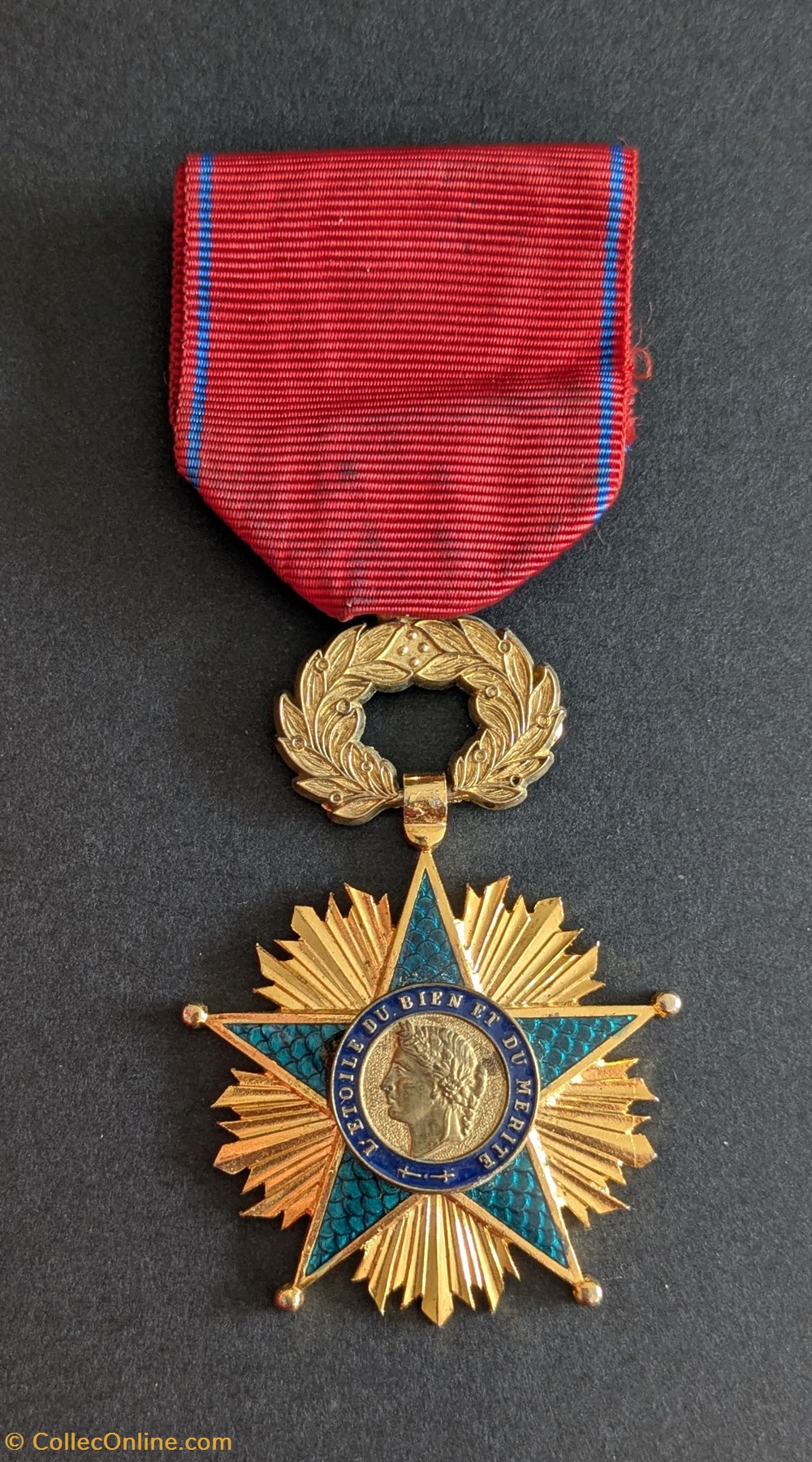 medailles croix de etoile du bien et du merite