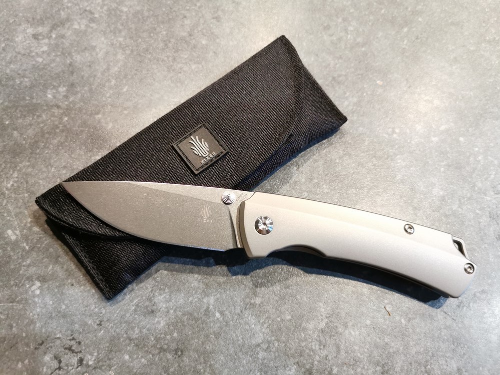 Kizer T1 Task 1 couteau de poche KI3490, Uli Hennicke design couteaux poches kizer t1 task 1 couteau de poche ki3490 uli hennicke design