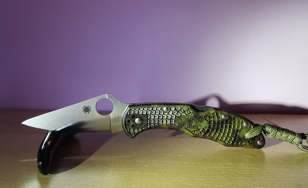 Spyderco Endura 4 Zome Camo C10ZFPGR & Spyderco Delica 4 Zome Camo C11ZFPGR 2 couteaux poches spyderco endura 4 zome camo c10zfpgr spyderco delica 4 zome camo c11zfpgr
