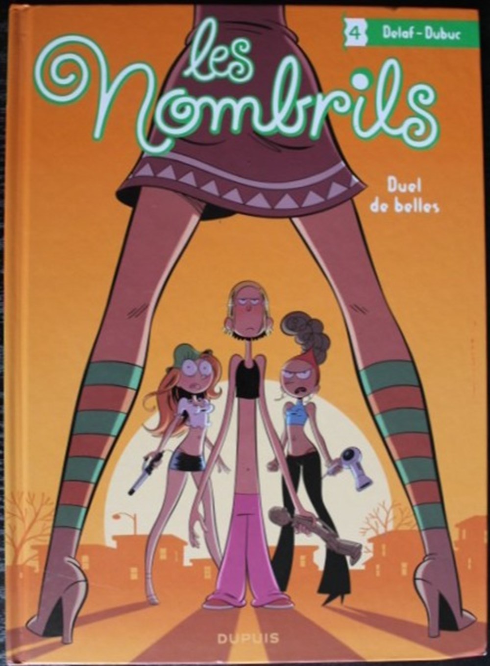 Les nombrils - 04 - Duel de belles - EO 2009 livres bd revues bandes dessinees les nombrils 04 duel de belles eo 2009