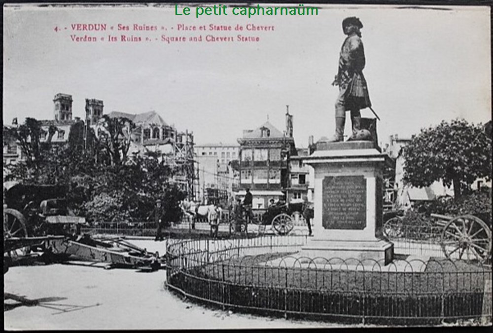 cartes postales europe france verdun 55 place et statue de chevert ses ruines