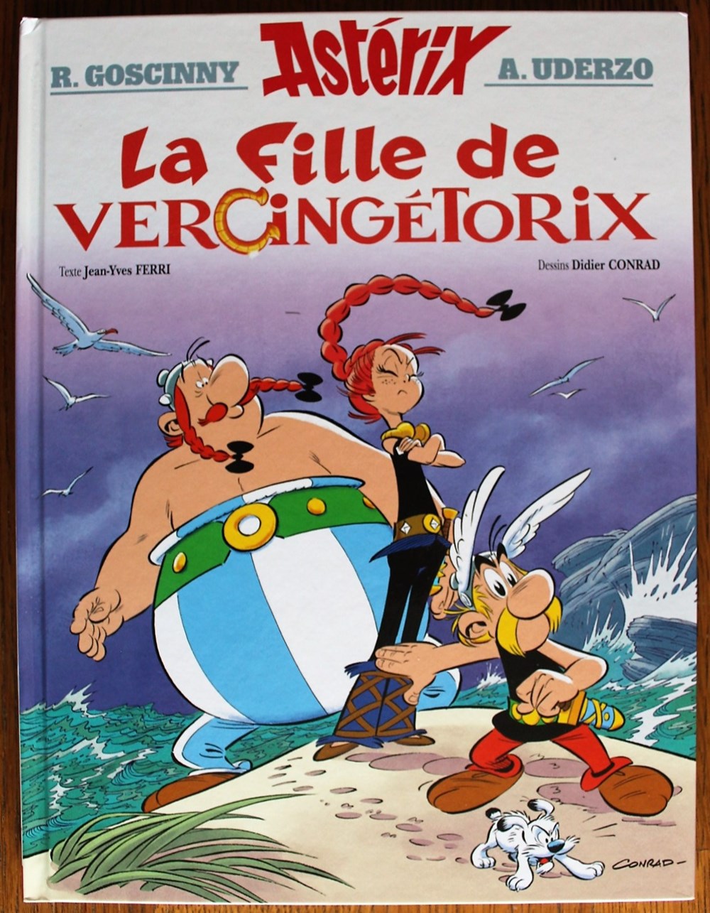 Album - Astérix - 38 - La fille de Vercingétorix - Rééd. 2019 livres bd revues bandes dessinees album asterix 38 la fille de vercingetorix reed 2019