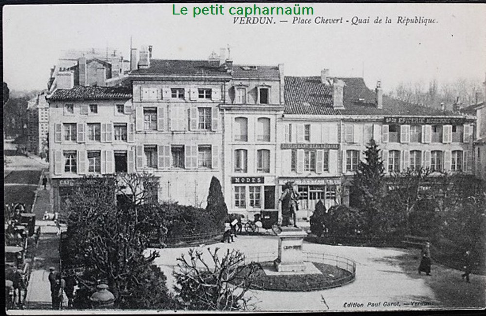 Verdun - 55 - Place Chevert - Quai de la république cartes postales europe france verdun 55 place chevert quai de la republique