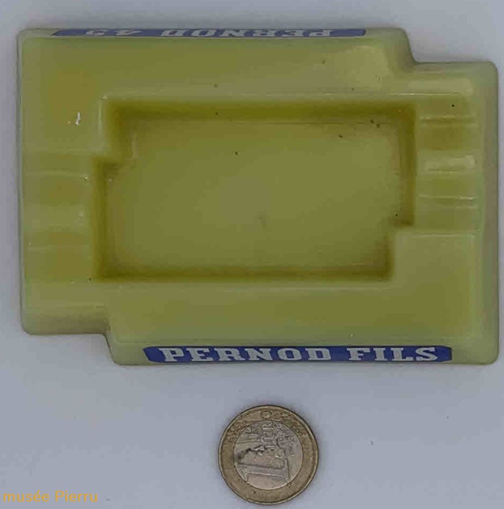 Pernod 3 objets publicitaires pernod