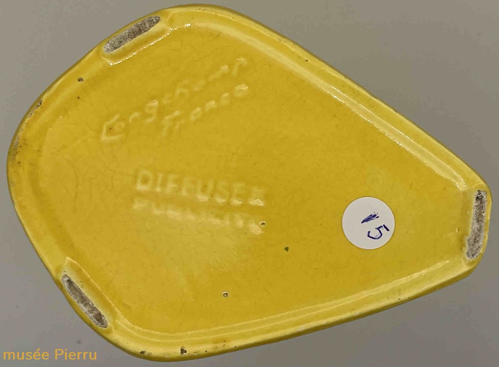 objets publicitaires pernod jaune triangulaire