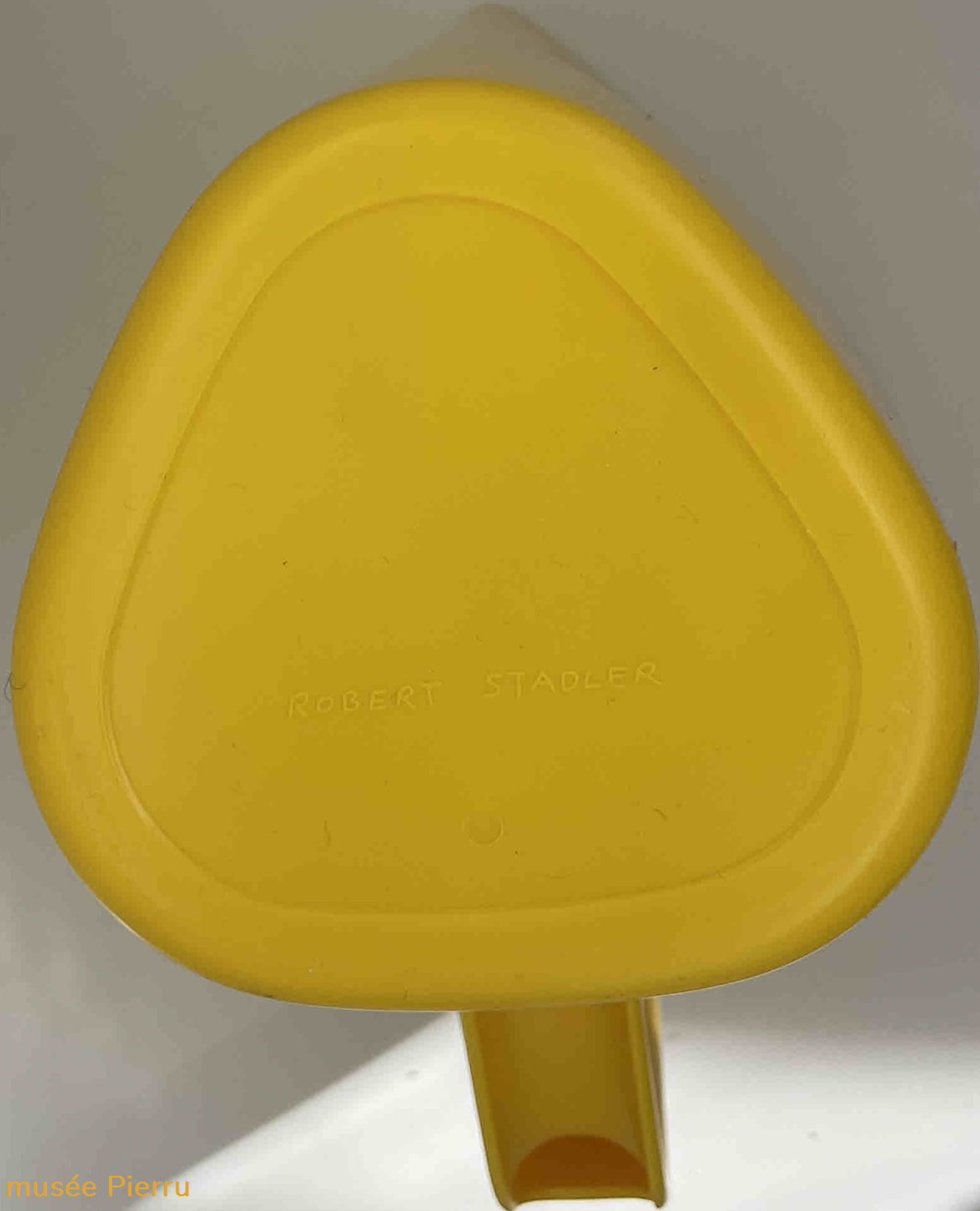objets publicitaires ricard jaune triangulaire