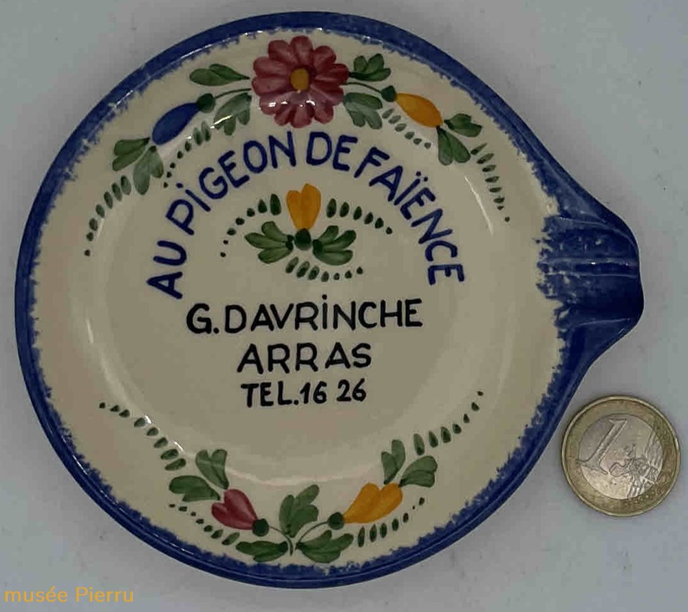 objets publicitaires au pigeon de faience arras