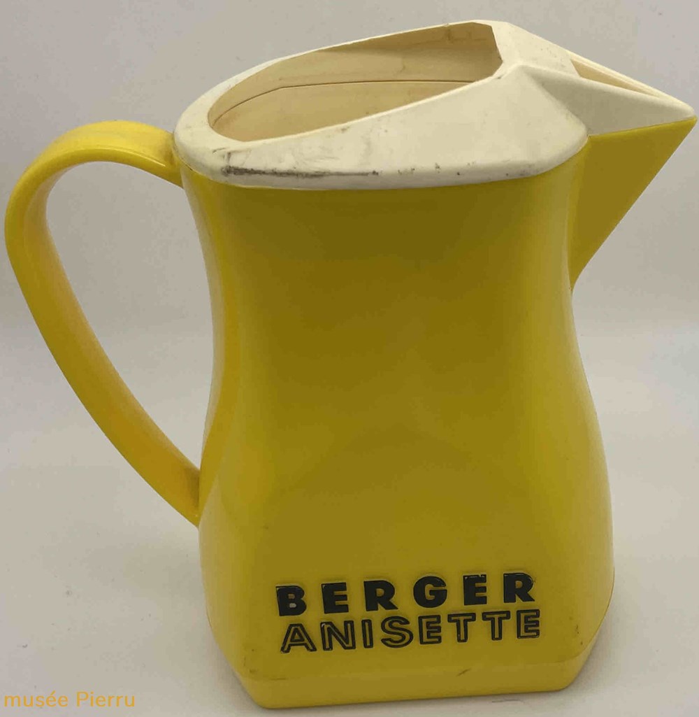 objets publicitaires berger anisette plastique jaune