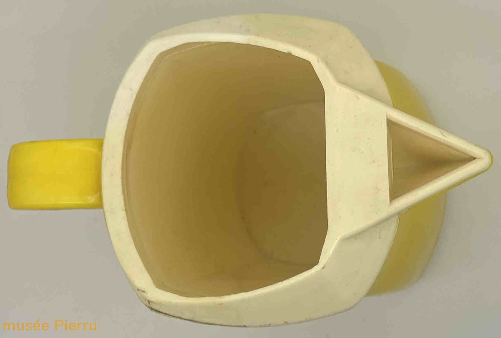 objets publicitaires berger anisette plastique jaune