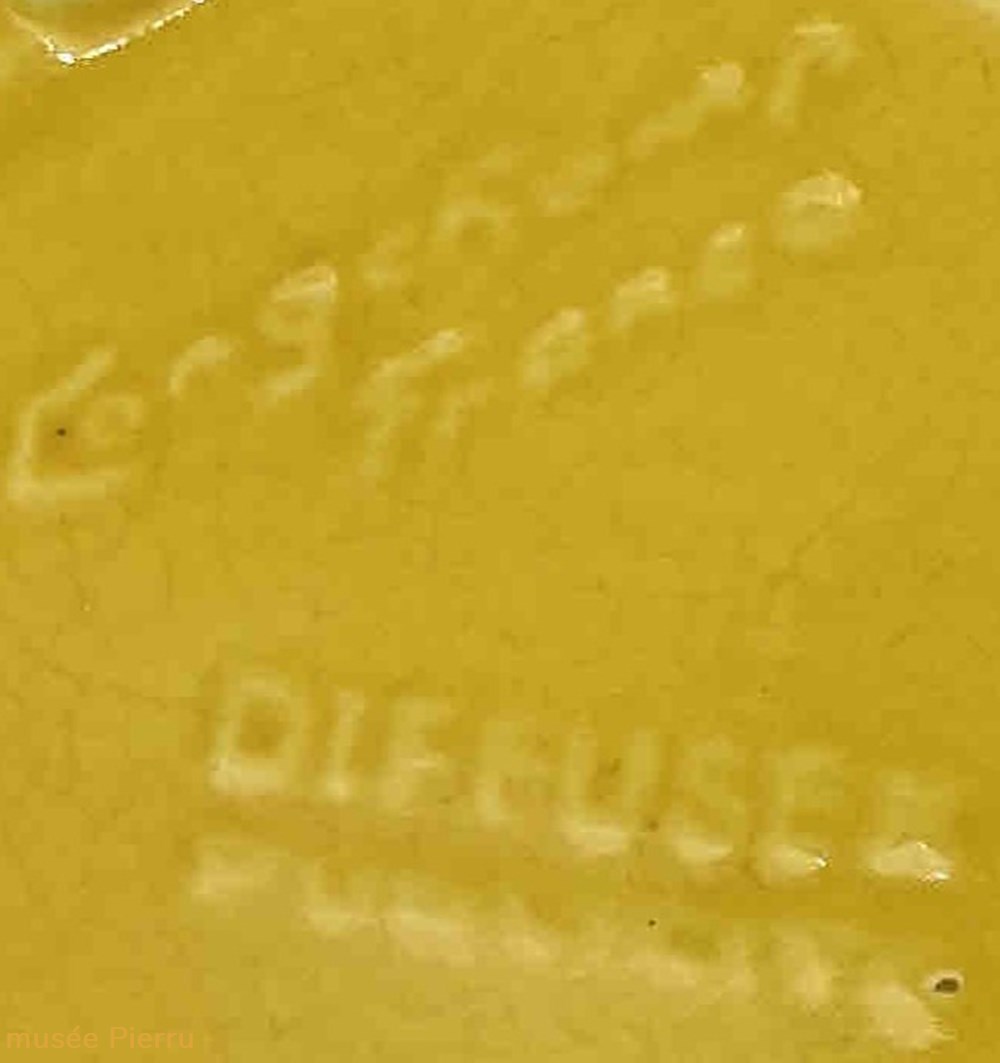 objets publicitaires pernod jaune triangulaire