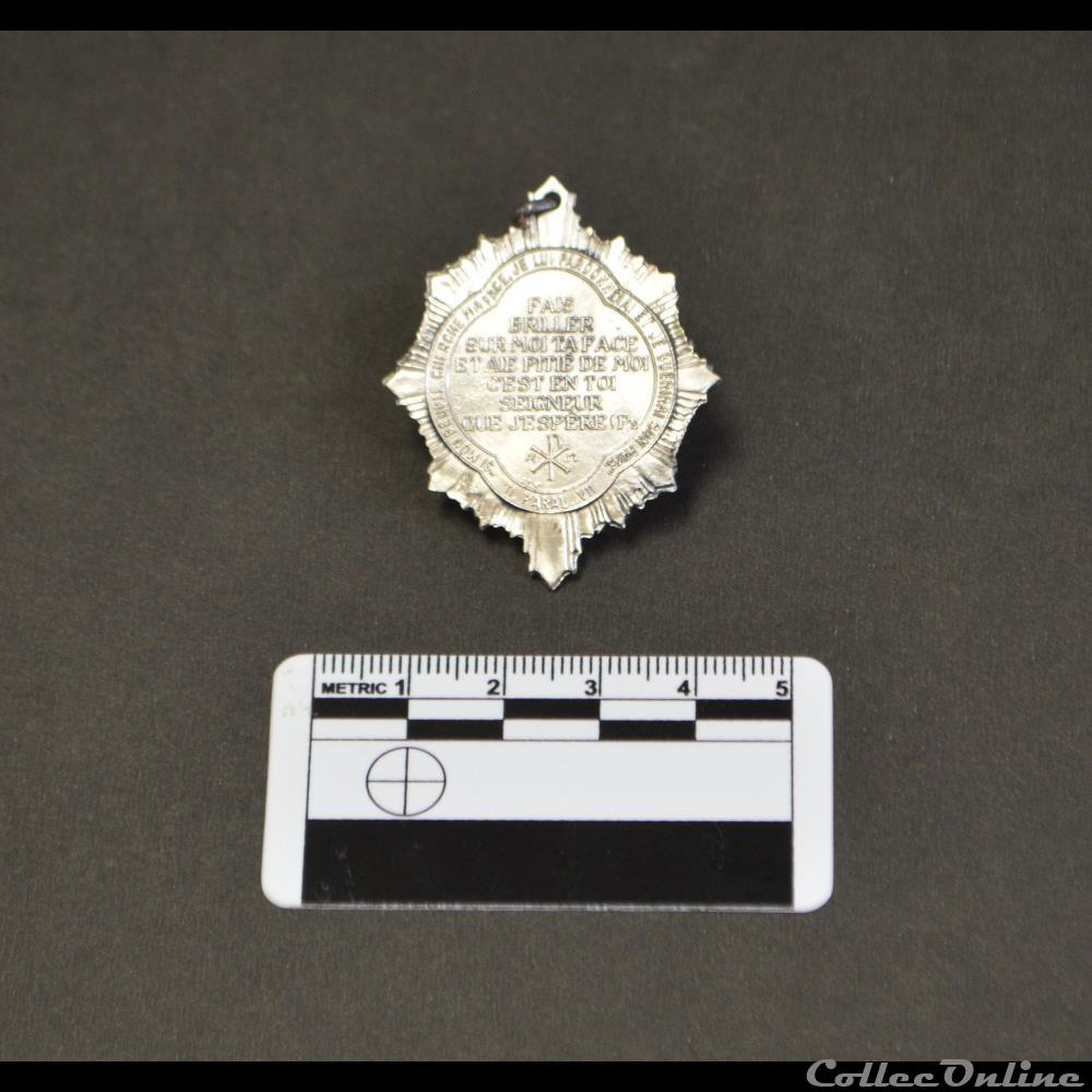 patrimoine religieux objet culte 45 medaillon de la sainte face rayonnante
