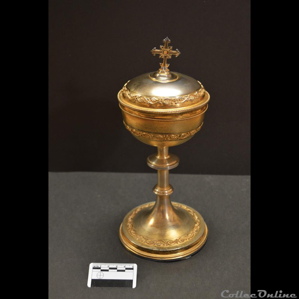 24 - Ciboire doré patrimoine religieux objet de culte 24 ciboire dore