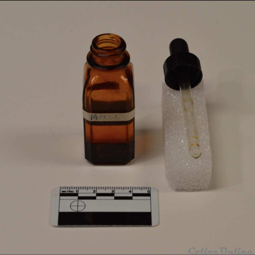 patrimoine religieux objet culte 62 bouteille compte goutte de melisol avec son contenu